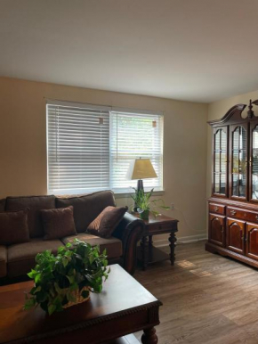 Quiet 2 Bedroom Apartment Condo in the Hampden / Medfield area few minutes to Downtown - Emerald Elite